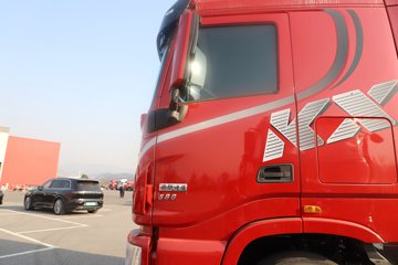 ���������콢KX ����ҫ�� 14.5L LNG 580���� 6X4 ����12�� AMT�Զ��� ǣ����(4200mm���)ͼƬ