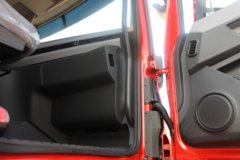 东风天龙旗舰KX 新嵘耀版 14.5L LNG 580马力 6X4 伊顿12档 AMT自动档 牵引车(4200mm轴距)