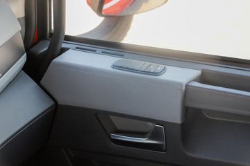 ���������콢KX ����ҫ�� 14.5L LNG 580���� 6X4 ����12�� AMT�Զ��� ǣ����(4200mm���)ͼƬ