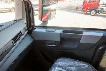 ���������콢KX ����ҫ�� 14.5L LNG 580���� 6X4 ����12�� AMT�Զ��� ǣ����(4200mm���)ͼƬ