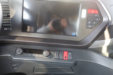 ���������콢KX ����ҫ�� 14.5L LNG 580���� 6X4 ����12�� AMT�Զ��� ǣ����(4200mm���)ͼƬ