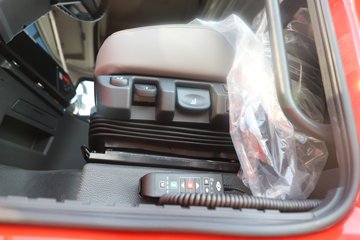 ���������콢KX ����ҫ�� 14.5L LNG 580���� 6X4 ����12�� AMT�Զ��� ǣ����(4200mm���)ͼƬ