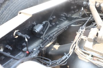 ���������콢KX ����ҫ�� 14.5L LNG 580���� 6X4 ����12�� AMT�Զ��� ǣ����(4200mm���)ͼƬ