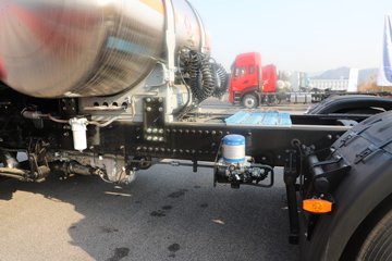 ���������콢KX ����ҫ�� 14.5L LNG 580���� 6X4 ����12�� AMT�Զ��� ǣ����(4200mm���)ͼƬ