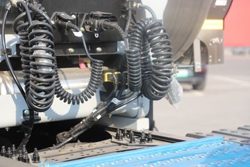 ���������콢KX ����ҫ�� 14.5L LNG 580���� 6X4 ����12�� AMT�Զ��� ǣ����(4200mm���)ͼƬ