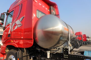 ���������콢KX ����ҫ�� 14.5L LNG 580���� 6X4 ����12�� AMT�Զ��� ǣ����(4200mm���)ͼƬ