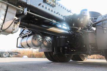 ���������콢KX ����ҫ�� 14.5L LNG 580���� 6X4 ����12�� AMT�Զ��� ǣ����(4200mm���)ͼƬ