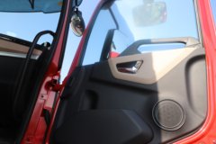 东风畅行X3 6.9L柴油 350马力 8X2R 法士特10档 厢式载货车