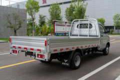 雷驰仁T30 2026款 舒适版 3.8米单排纯电动栏板微卡 65.66kWh