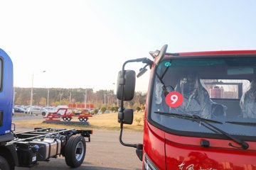 �����½�����S1 2.5L���� 160���� 4X2 ��ʿ��10�� 3.5�׵�����ж��ͼƬ