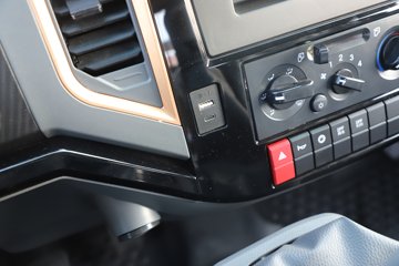 �����½�����S1 2.5L���� 160���� 4X2 ��ʿ��10�� 3.5�׵�����ж��ͼƬ