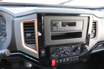 �����½�����S1 2.5L���� 160���� 4X2 ��ʿ��10�� 3.5�׵�����ж��ͼƬ