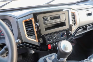 �����½�����S1 2.5L���� 160���� 4X2 ��ʿ��10�� 3.5�׵�����ж��ͼƬ