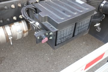 �����½�����S1 2.5L���� 160���� 4X2 ��ʿ��10�� 3.5�׵�����ж��ͼƬ