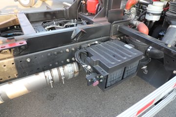 �����½�����S1 2.5L���� 160���� 4X2 ��ʿ��10�� 3.5�׵�����ж��ͼƬ