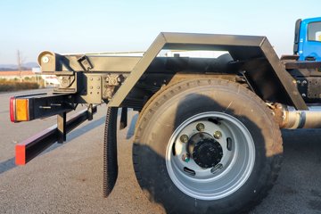 �����½�����S1 2.5L���� 160���� 4X2 ��ʿ��10�� 3.5�׵�����ж��ͼƬ