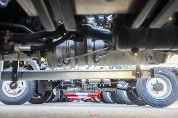 �����½�����S1 2.5L���� 160���� 4X2 ��ʿ��10�� 3.5�׵�����ж��ͼƬ