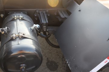 �����½�����S1 2.5L���� 160���� 4X2 ��ʿ��10�� 3.5�׵�����ж��ͼƬ