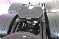 陕汽重卡 德龙X6000 轻量化版 630马力 6X4 AMT自动挡牵引车