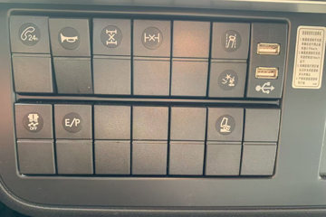 ��������KL 12.9L LNG 520���� 6X4 ����12�� AMT�Զ��� ǣ����ͼƬ