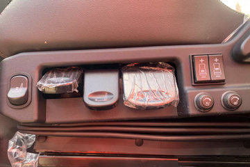 ��������KL 12.9L LNG 520���� 6X4 ����12�� AMT�Զ��� ǣ����ͼƬ