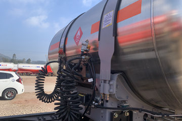 ��������KL 12.9L LNG 520���� 6X4 ����12�� AMT�Զ��� ǣ����ͼƬ