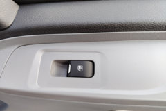 上汽大通V80 2025款 2T柴油 125马力 7座手动长轴轻客