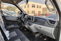 上汽大通V80 2025款 2T柴油 125马力 7座手动长轴轻客