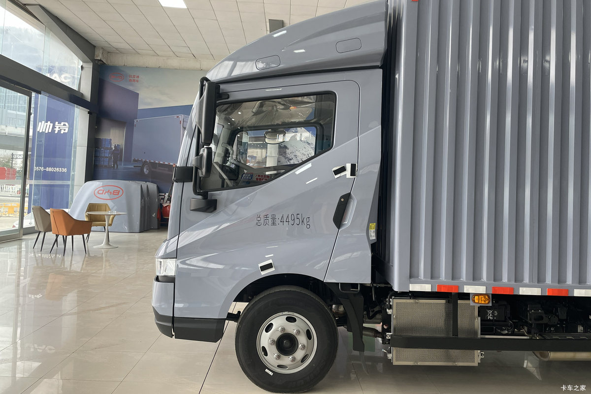 ���ǵ�T5 �Ƹ��� 4.03�׵��Ų��ʽ���̻�϶�����ʽ�Ῠ ����55.39kWh���