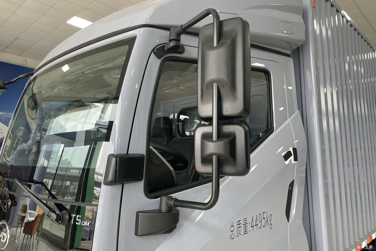 ���ǵ�T5 �Ƹ��� 4.03�׵��Ų��ʽ���̻�϶�����ʽ�Ῠ ����55.39kWh���