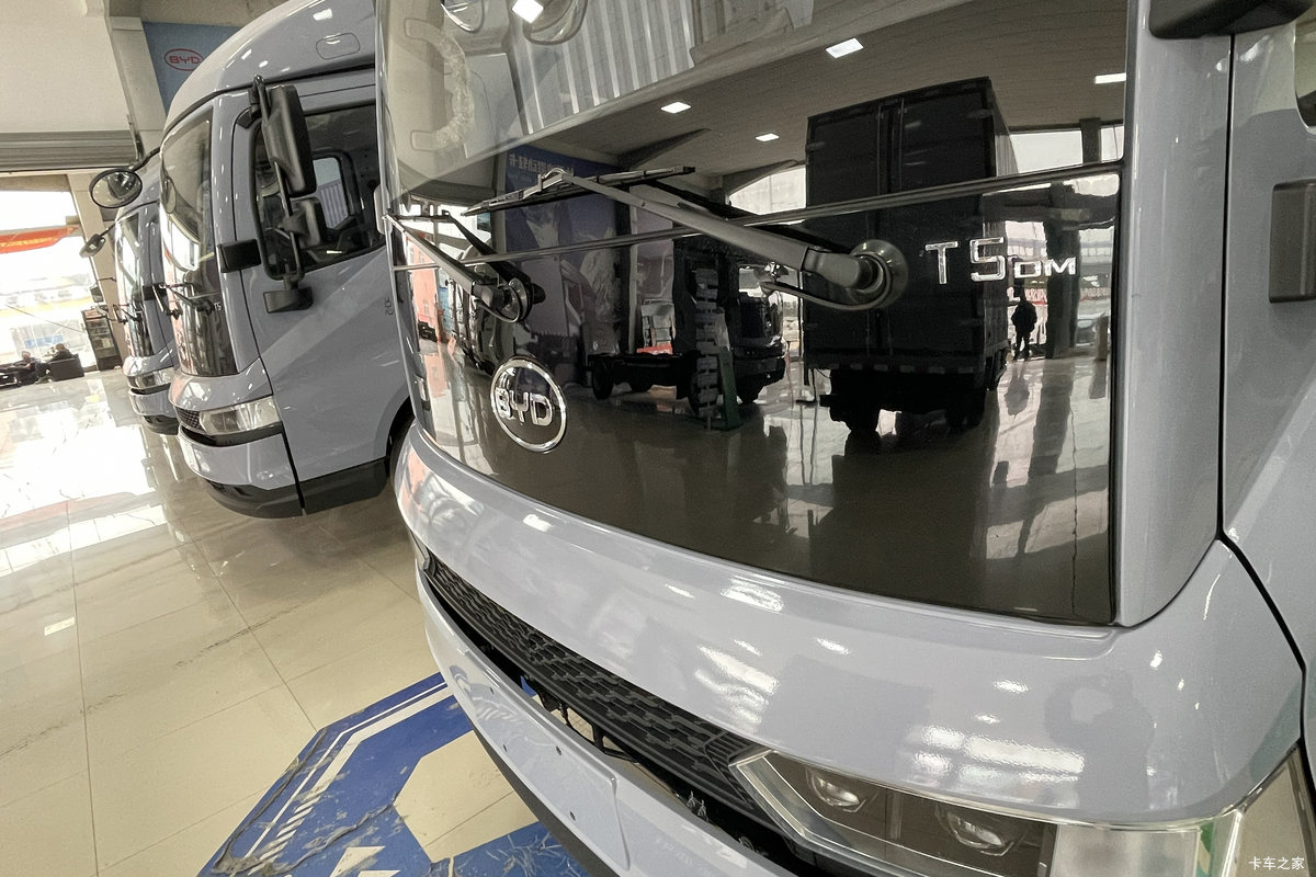 ���ǵ�T5 �Ƹ��� 4.03�׵��Ų��ʽ���̻�϶�����ʽ�Ῠ ����55.39kWh���