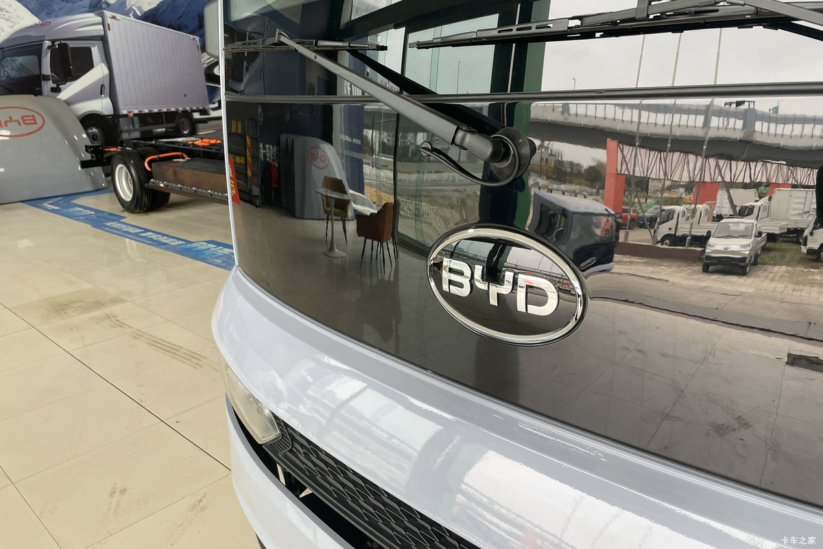 ���ǵ�T5 �Ƹ��� 4.03�׵��Ų��ʽ���̻�϶�����ʽ�Ῠ ����55.39kWh���