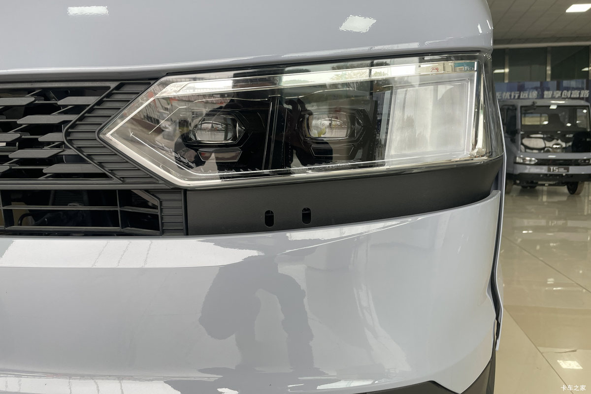 ���ǵ�T5 �Ƹ��� 4.03�׵��Ų��ʽ���̻�϶�����ʽ�Ῠ ����55.39kWh���