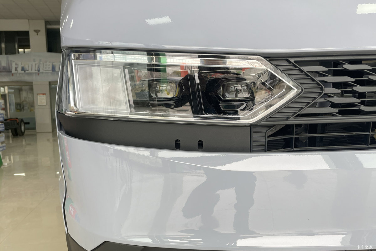 ���ǵ�T5 �Ƹ��� 4.03�׵��Ų��ʽ���̻�϶�����ʽ�Ῠ ����55.39kWh���