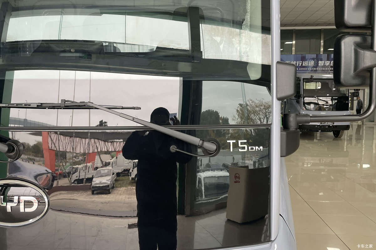 ���ǵ�T5 �Ƹ��� 4.03�׵��Ų��ʽ���̻�϶�����ʽ�Ῠ ����55.39kWh���