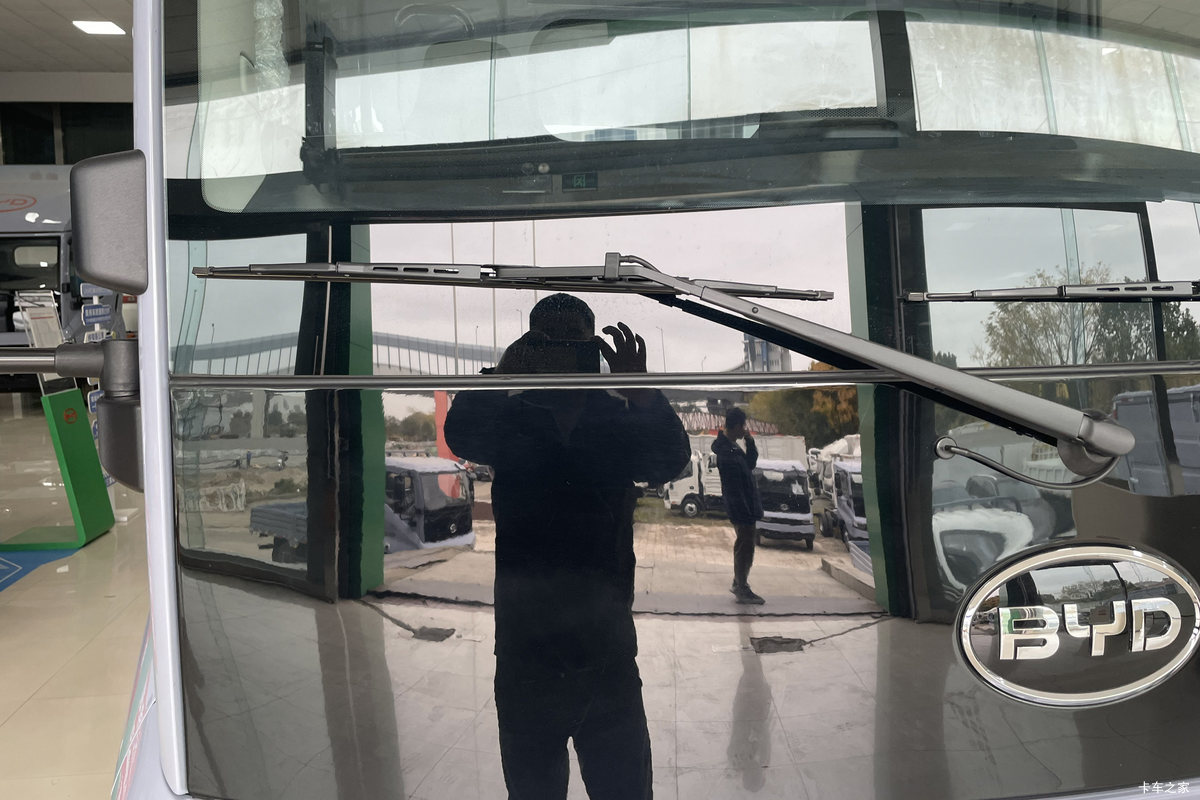 ���ǵ�T5 �Ƹ��� 4.03�׵��Ų��ʽ���̻�϶�����ʽ�Ῠ ����55.39kWh���