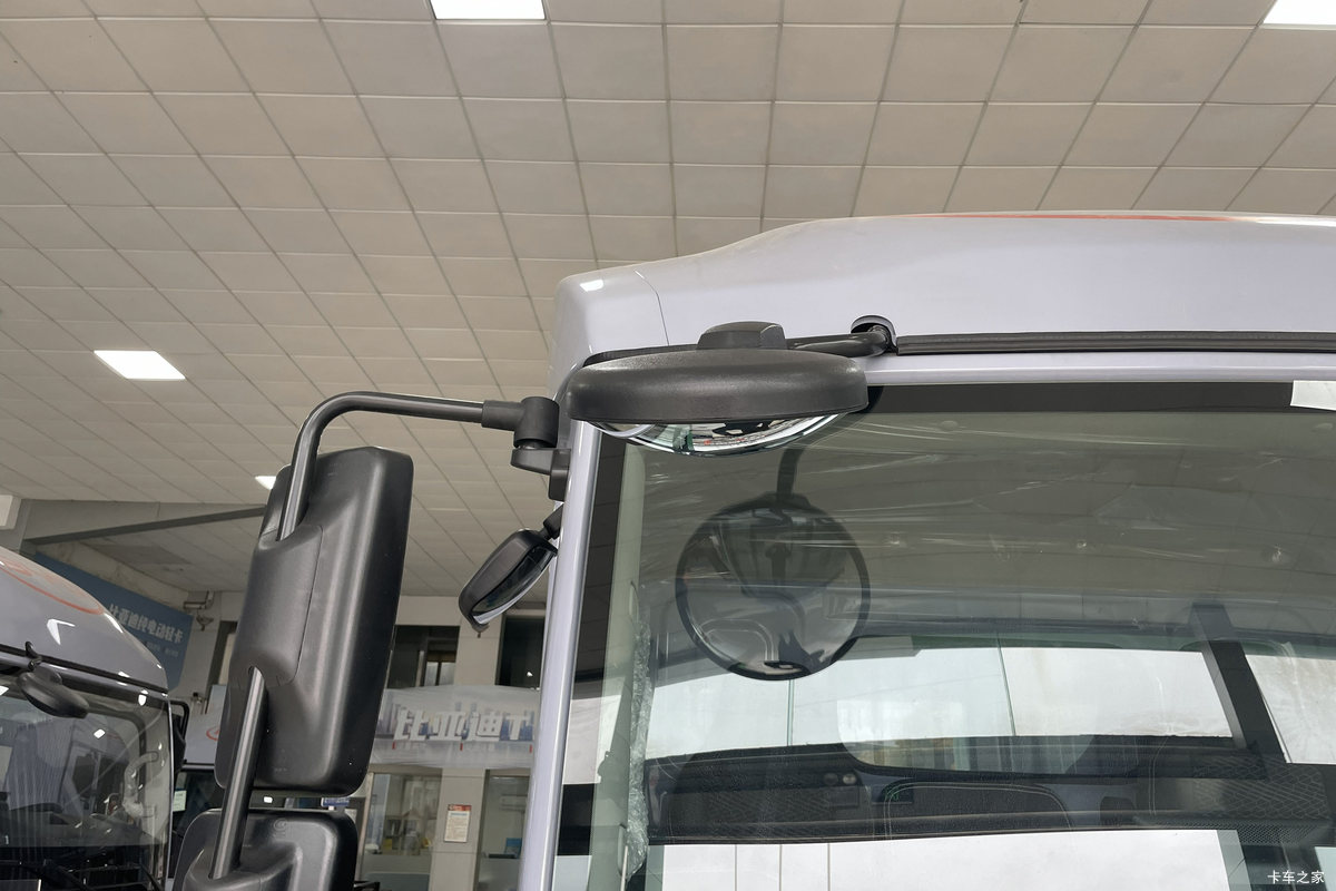 ���ǵ�T5 �Ƹ��� 4.03�׵��Ų��ʽ���̻�϶�����ʽ�Ῠ ����55.39kWh���