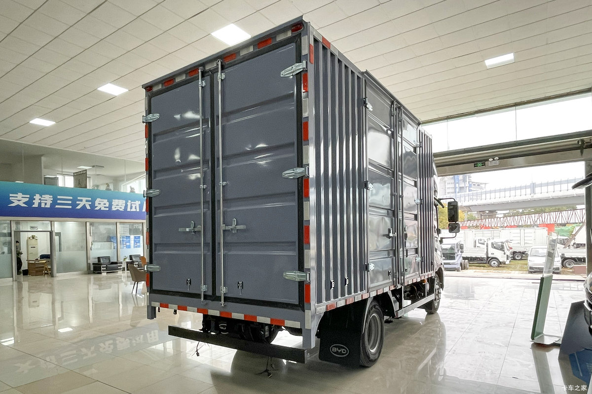 ���ǵ�T5 �Ƹ��� 4.03�׵��Ų��ʽ���̻�϶�����ʽ�Ῠ ����55.39kWh���