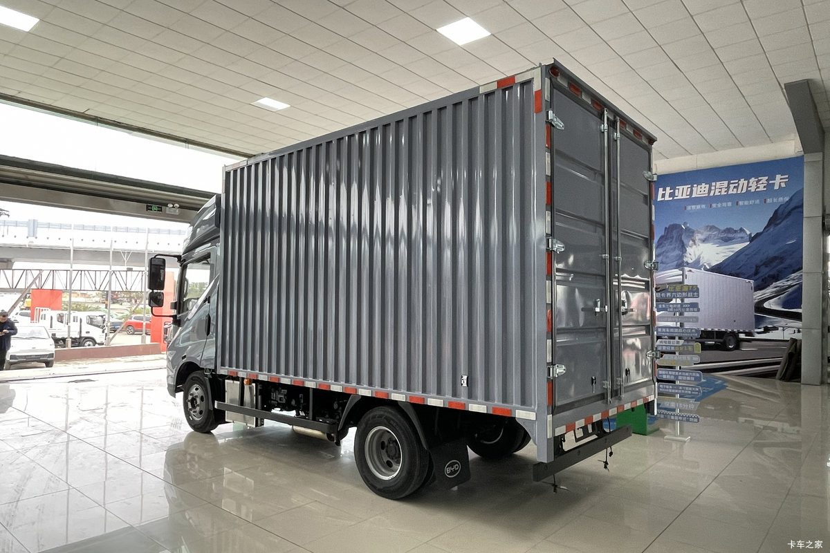 ���ǵ�T5 �Ƹ��� 4.03�׵��Ų��ʽ���̻�϶�����ʽ�Ῠ ����55.39kWh���