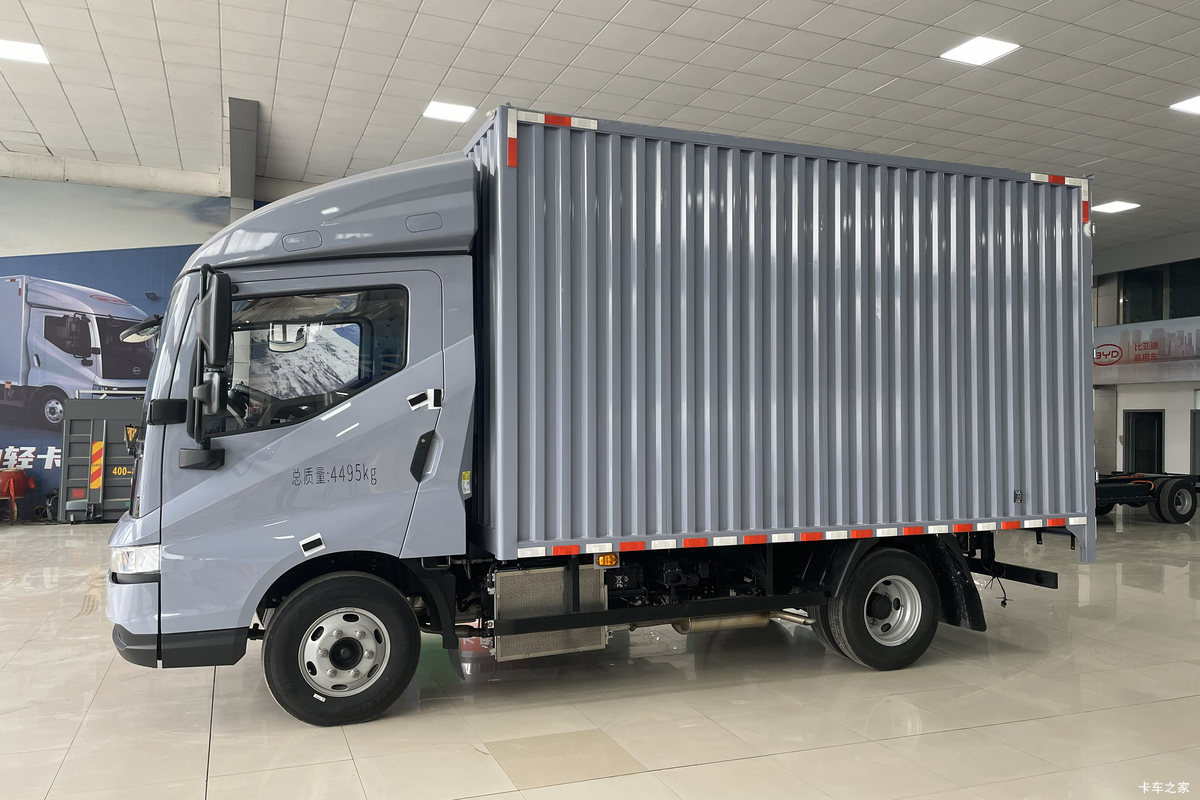 ���ǵ�T5 �Ƹ��� 4.03�׵��Ų��ʽ���̻�϶�����ʽ�Ῠ ����55.39kWh���