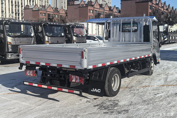 骏铃A3载货车限时促销中 优惠0.2万