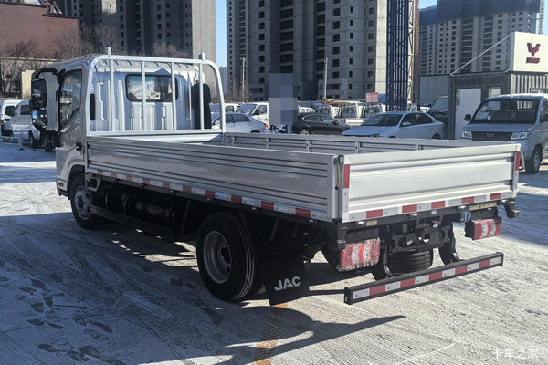 骏铃A3载货车限时促销中 优惠0.2万