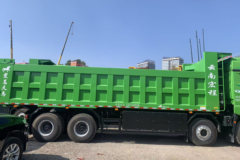 解放JH6 8X4 8.8米纯电动自卸车 宁德时代400kWh