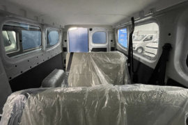 星享V8E&nbsp;电动封闭厢货驾驶室图片