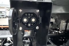 蓝擎·悦EN 3.85米排半纯电动厢式轻卡 亿纬81.59kWh