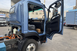 V系&nbsp;电动载货车驾驶室图片