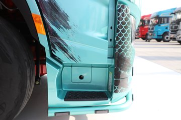 ��������X6000 �����콢 16L LNG 700���� 6X4 ��ʿ��12�� AMT�Զ��� ǣ����ͼƬ