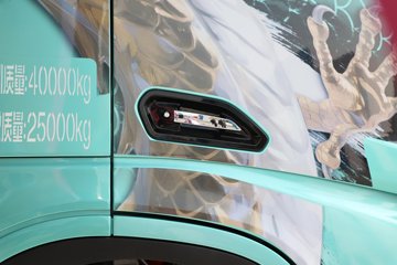 ��������X6000 �����콢 16L LNG 700���� 6X4 ��ʿ��12�� AMT�Զ��� ǣ����ͼƬ