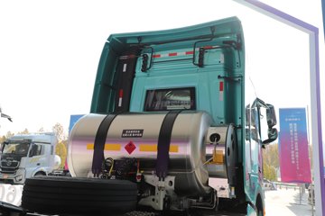 ��������X6000 �����콢 16L LNG 700���� 6X4 ��ʿ��12�� AMT�Զ��� ǣ����ͼƬ