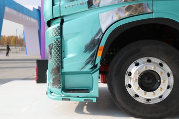 ��������X6000 �����콢 16L LNG 700���� 6X4 ��ʿ��12�� AMT�Զ��� ǣ����ͼƬ